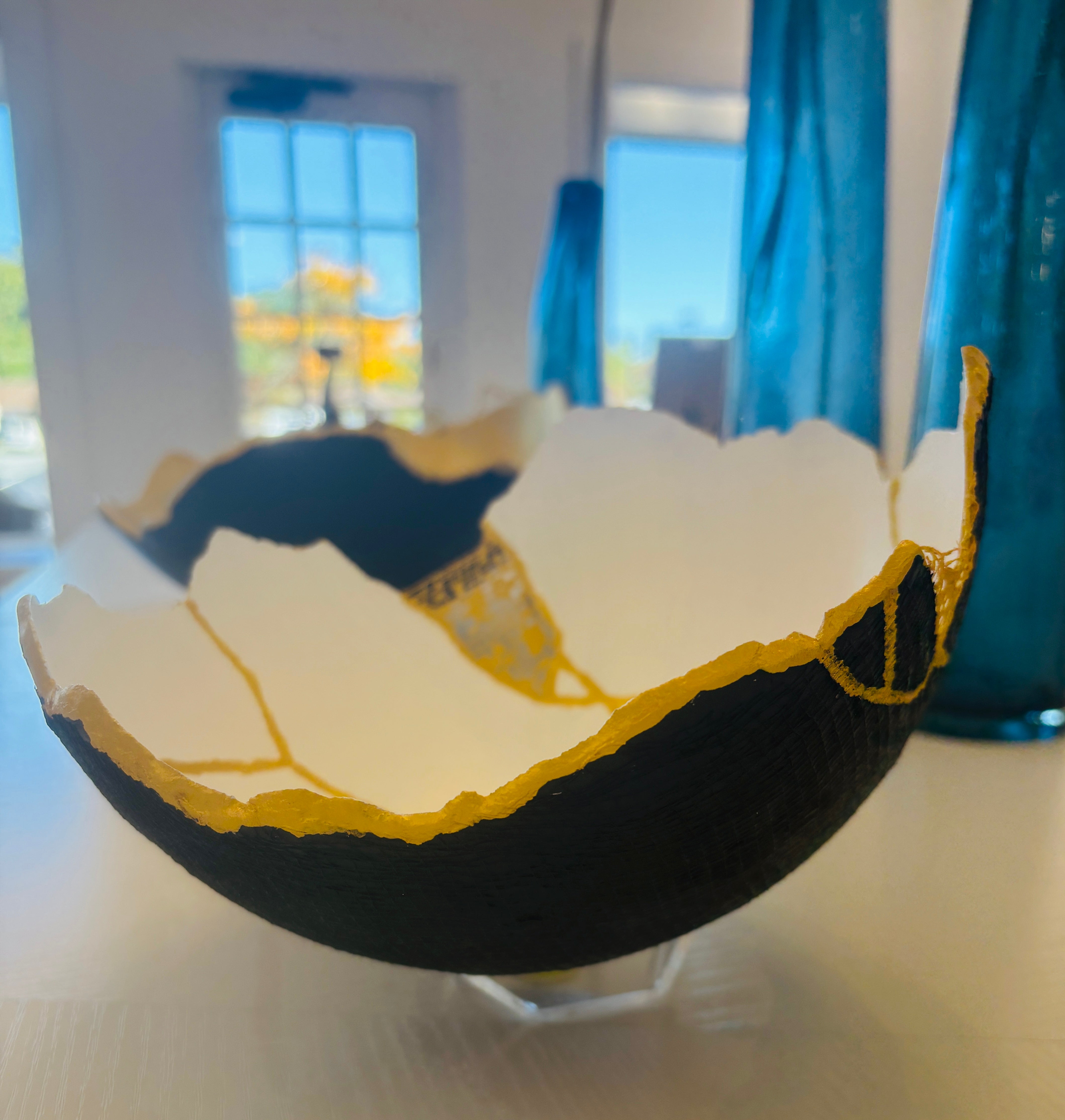Medium white, Gold and Black Mesh Bowl