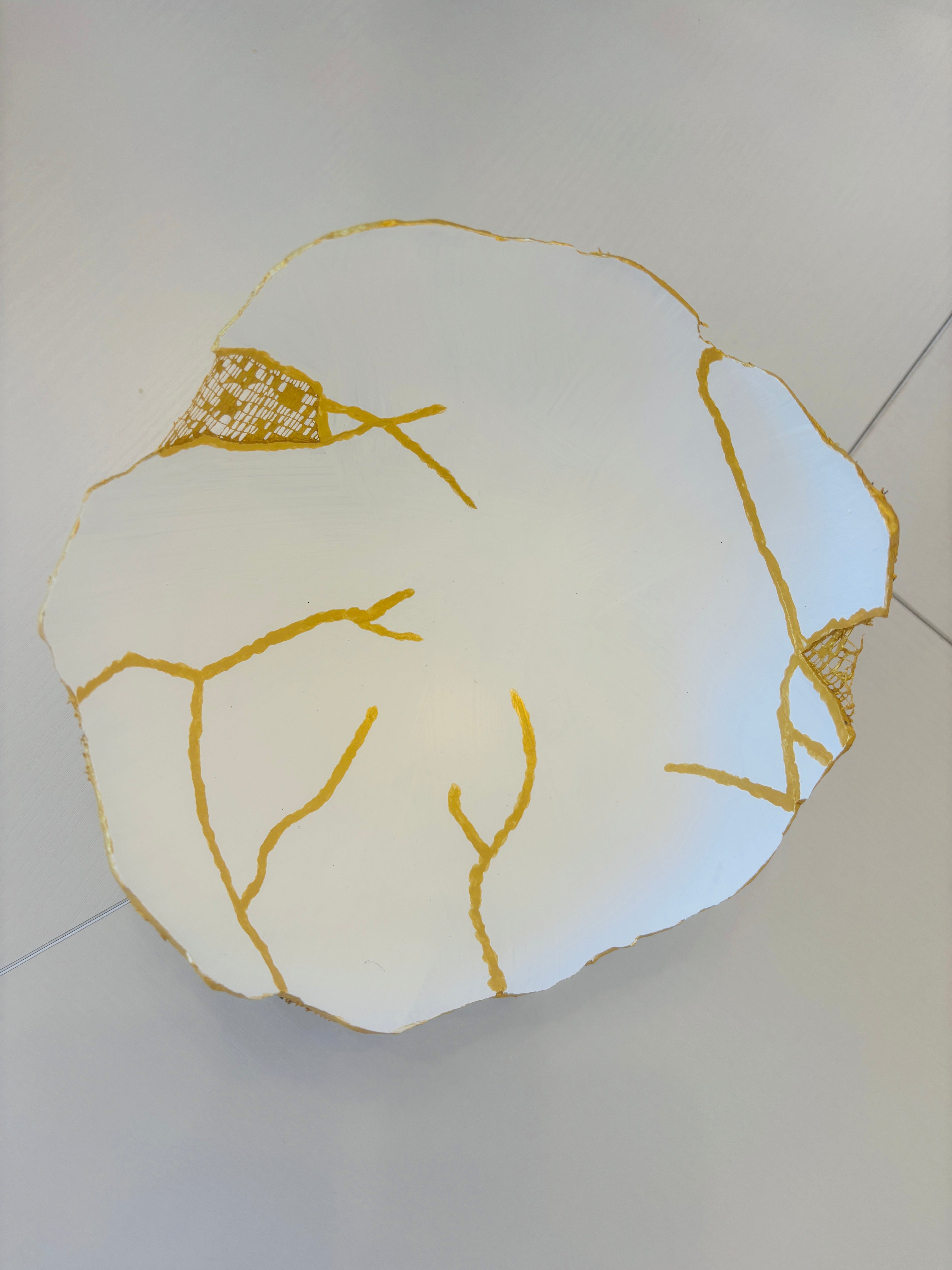 Medium white, Gold and Black Mesh Bowl